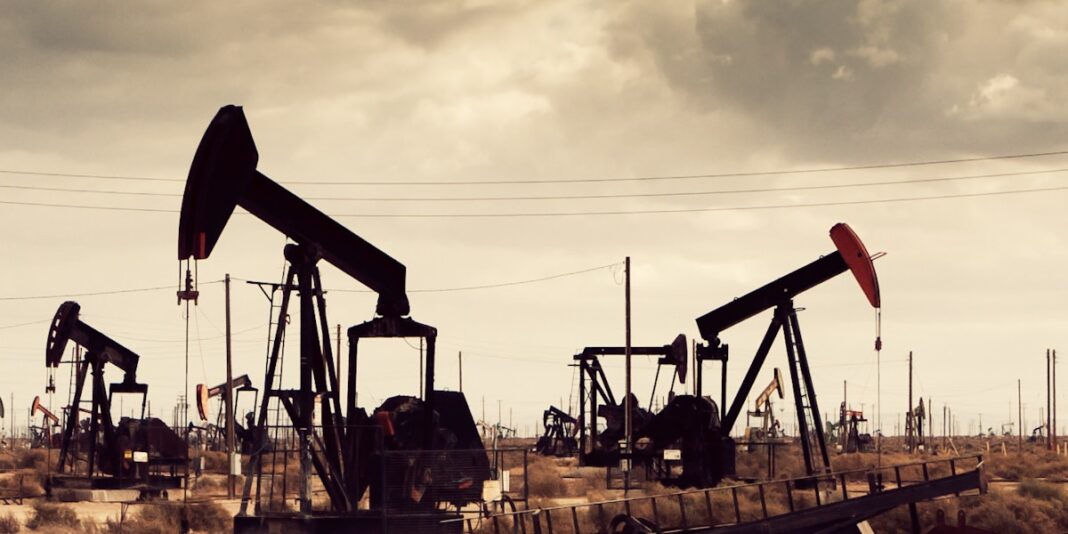 shutterstock_101208370-TheImplicationsofOilandGasFieldDeclineRates.jpg
